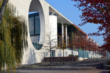 Bundeskanzleramt im Herbst © christiane65