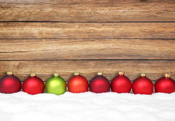 Weihnachtshintergrund / Kugeln / Holz