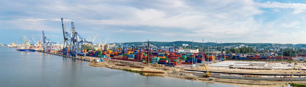 Fototapeta Deepwater Container Terminal in Gdansk
