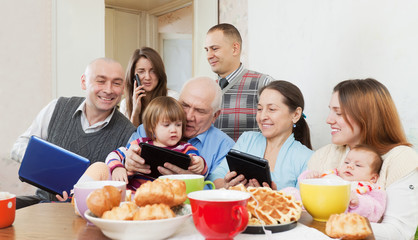 Obraz na płótnie Canvas Happy multigeneration family using devices