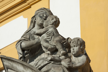 Maria mit Kindern