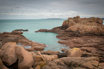 Fototapeta na wymiar Sur la côte de Granit Rose en Bretagne