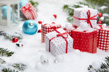 Fototapeta na wymiar Christmas gift on snow