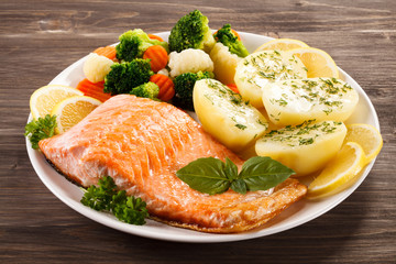Grilled salmon and vegetables