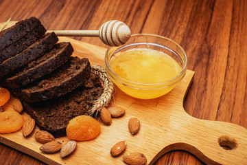 rye bread with honey