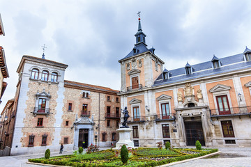 Fototapeta na wymiar Plaza de la Villa Casa de Cisneros Admiral Bazan Statue Madrid