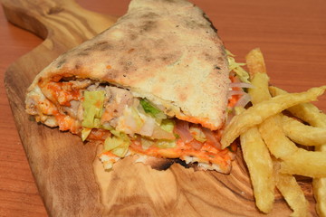 Chicken sandwitch on a wooden plate