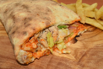 Chicken sandwitch on a wooden plate