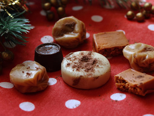 decoración con dulces y caramelos en navidad