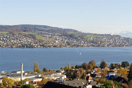 Hausd&auml;cher der Stadt Kilchberg und  Z&uuml;richsee
