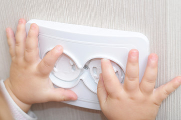 electrical protection of baby hands
