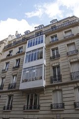 Baie vitrée d'un immeuble à Paris