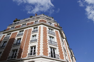 Immeuble en briques à Paris
