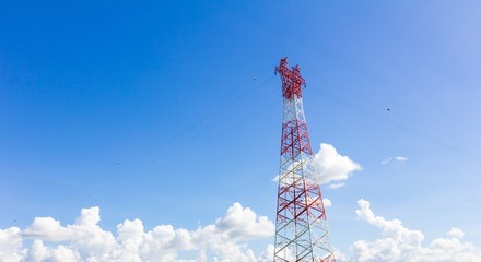 Obraz premium Telecommunication mast with microwave link and TV transmitter an