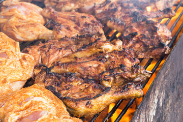 Hähnchen gegrillt - Broiler - Chicken - knuspriges Grillhähnchen