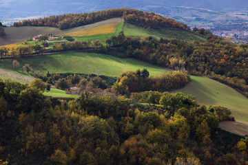 Naklejka premium Paesaggio rurale marchigiano