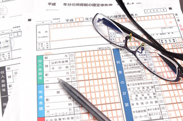 確定申告書 ボールペン メガネ