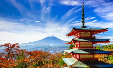 Poster Im Rahmen Mt. Fuji mit Chureito-Pagode, Fujiyoshida, Japan © lkunl