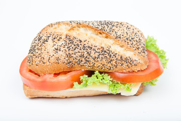 käsebrötchen vor weißem hintergrund