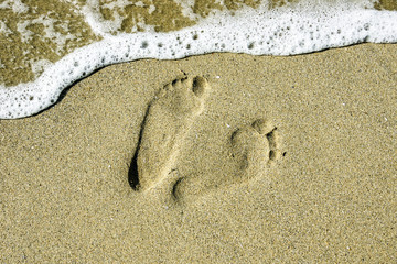 Fototapeta na wymiar Empreinte de pied sur la plage