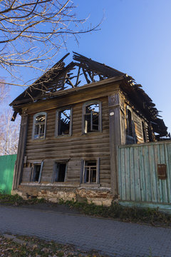 the wooden house after the fire