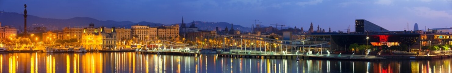 Obraz premium Port Vell in evening. Barcelona, Catalonia 
