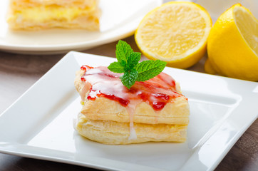 Cake from flaky pastry
