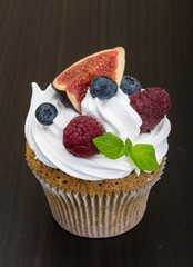 Cupcakes with berries