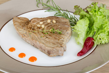 Grilled tuna steak