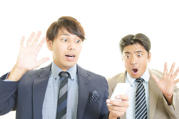 驚いた表情のビジネスマン