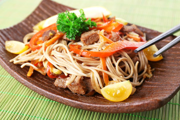 Chinese noodles with vegetables and roasted meat