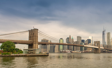 Fototapeta na wymiar Beautiful view of Brooklyn Bridge and Manhattan skyline from Bro