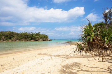 沖縄のビーチ・瀬良垣の浜