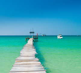 Boardwalk Admire Sunny Serenity