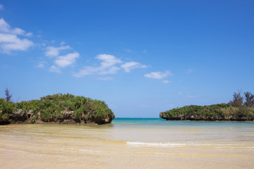 Fototapeta na wymiar 沖縄のビーチ・宇加地近隣公園ビーチ
