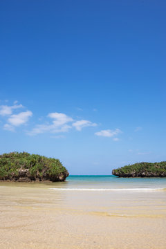 沖縄のビーチ・宇加地近隣公園ビーチ © yuuta