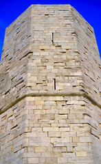 Fototapeta na wymiar An octagonal tower of Castel del Monte, Apulia, Italy