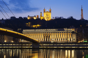 Fototapeta na wymiar Famous view of Saone river at Lyon by night