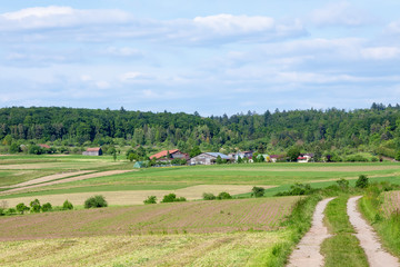 Fototapeta na wymiar Bauernhof im Sommer