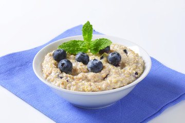 Whole grain oat porridge