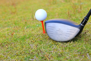 ドライバーとゴルフボール