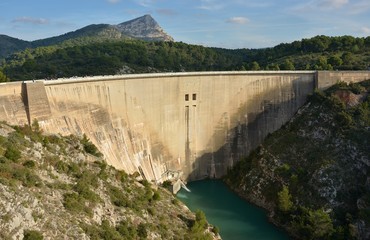 MONTAGNE SAINTE-VICTOIRE ET BARRAGE DE BIMONT