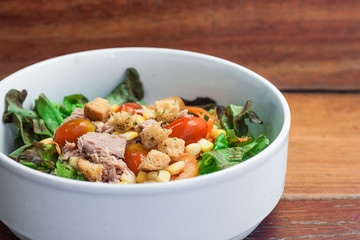 Salad with fresh tuna