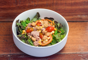Salad with fresh tuna