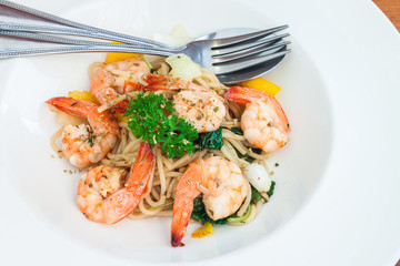 Spaghetti basil sauce with boiled shrimp