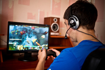 Man playing a computer games © smile35