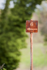 Vieux panneau d'indication ferroviaire