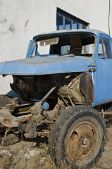 Fototapeta na wymiar Old dilapidated truck