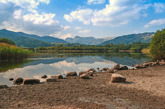 Still,Calm Lake,Mirrored Mountain Relections