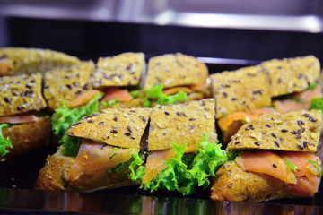 Salmon,Lola letuce and full grain bread